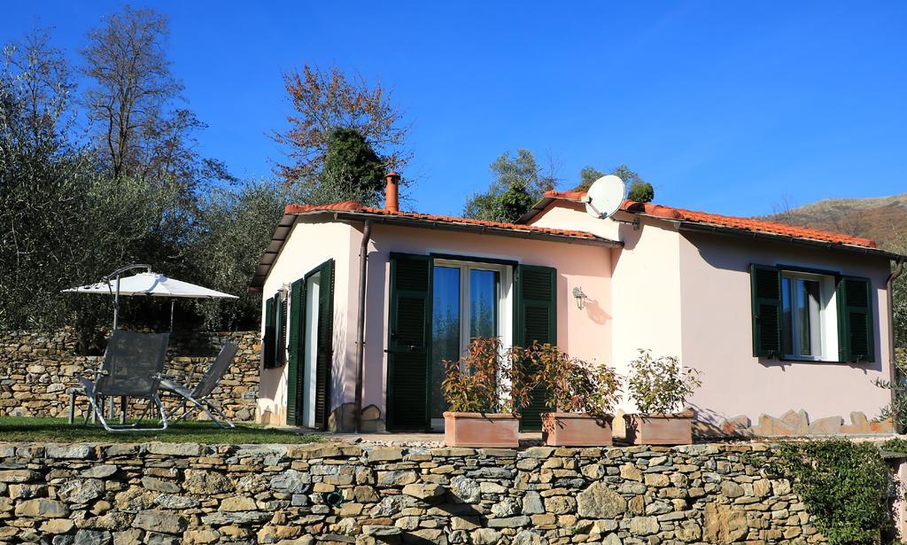 Casa Vacanze Gli Ulivi Borgomaro Exterior photo